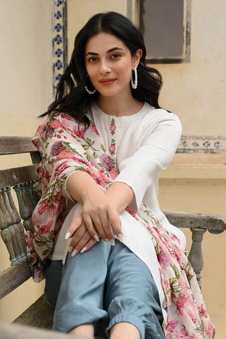 Shop_Nuhh_White Cotton Embroidery Mandarin Collar Floral Thread Placement Kurta Set _Online_at_Aza_Fashions