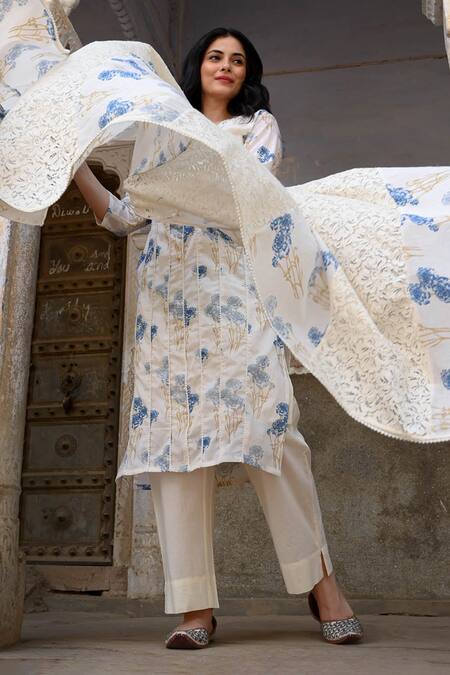 Nuhh_Blue Cotton Lace Round Neck Flower Print Kurta Set _Online_at_Aza_Fashions