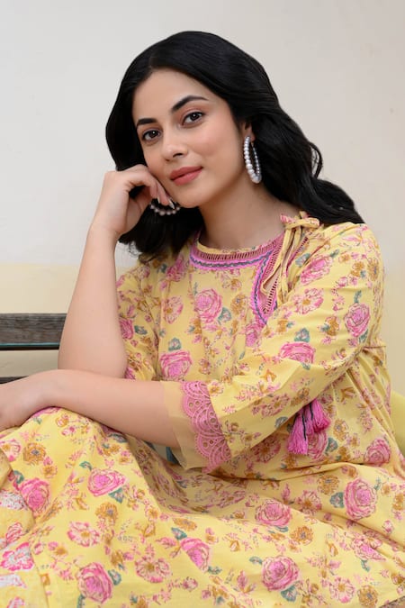 Nuhh_Yellow Cotton Lace Round Neck Rose Print Kurta Pant Set _at_Aza_Fashions