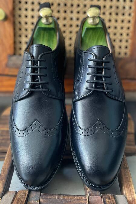 Fellmonger_Black Solid Lace-up Derby Shoes _Online_at_Aza_Fashions
