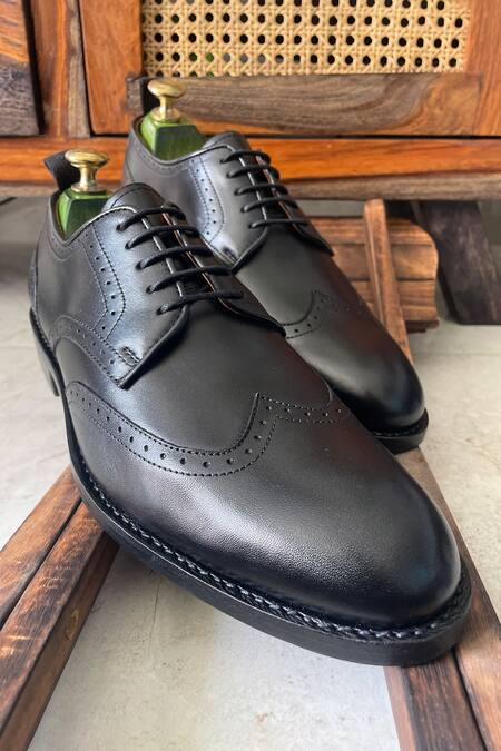 Buy_Fellmonger_Black Solid Lace-up Derby Shoes _Online_at_Aza_Fashions
