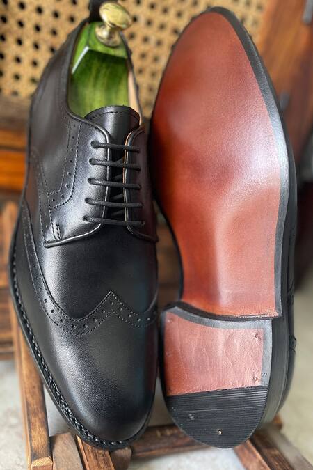 Fellmonger_Black Solid Lace-up Derby Shoes _at_Aza_Fashions