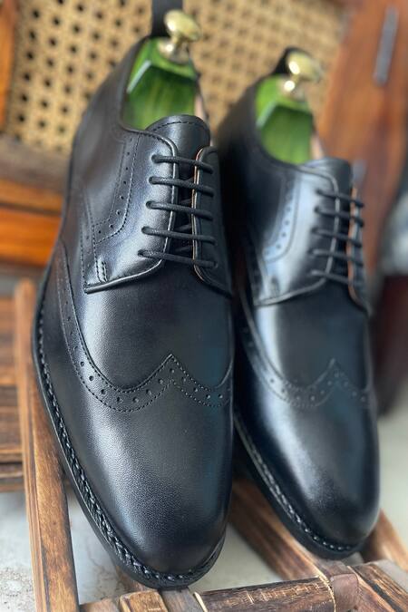 Buy_Fellmonger_Black Solid Lace-up Derby Shoes 