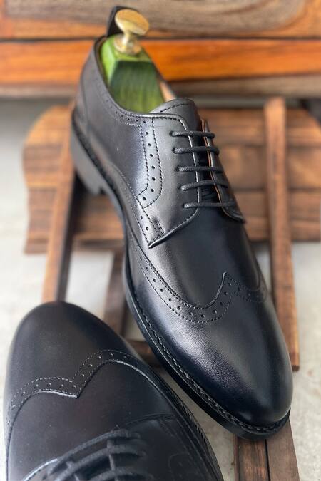 Shop_Fellmonger_Black Solid Lace-up Derby Shoes 
