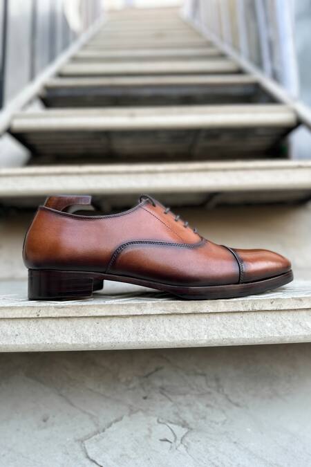 Buy Fellmonger Brown Solid Plain Cap Toe Lace-up Oxford Shoes Online at Aza Fashions Buy_Fellmonger_Brown Solid Plain Cap Toe Lace-up Oxford Shoes _Online_at_Aza_Fashions