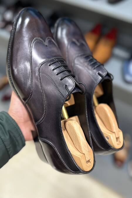 Fellmonger_Grey Solid Oxford Shoes _at_Aza_Fashions