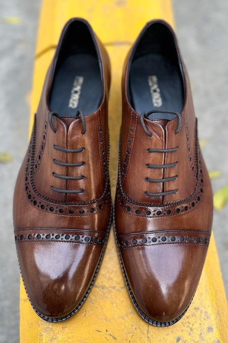 Fellmonger Solid Lace-Up Punched Oxford Shoes 
