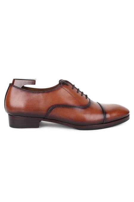 Buy_Fellmonger_Brown Stitchline Thread Mirror Glossed Patina Captoe Oxfords _Online_at_Aza_Fashions