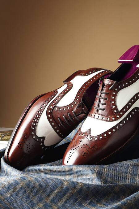 Fellmonger_White Mirror Glossed Textured Oxford Shoes _Online_at_Aza_Fashions