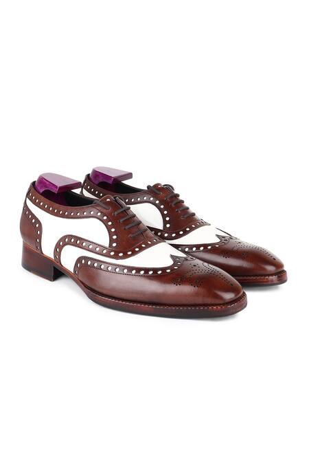 Fellmonger_White Mirror Glossed Textured Oxford Shoes _at_Aza_Fashions