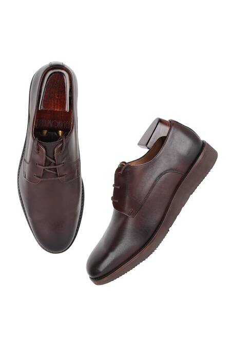 Buy_Fellmonger_Brown Fine Grain Textured Leather Pain Derby Shoes_Online_at_Aza_Fashions