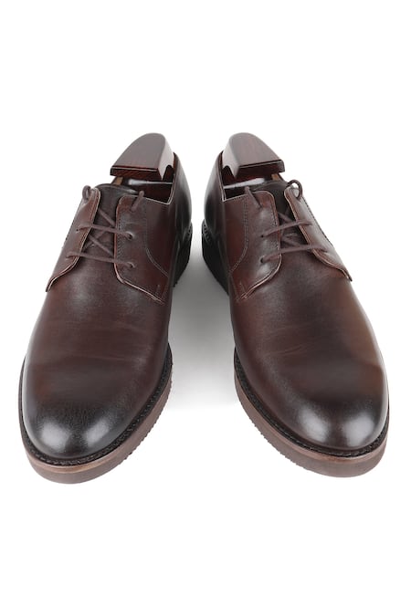 Buy_Fellmonger_Brown Fine Grain Textured Leather Pain Derby Shoes