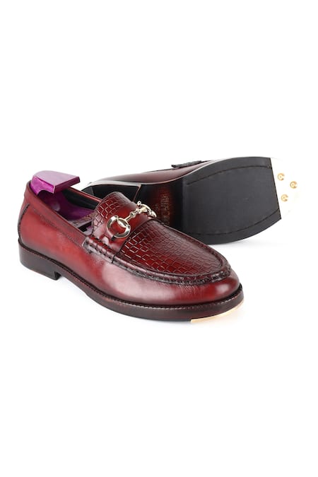 Buy_Fellmonger_Maroon Croco Texture Leather Buckle Embellished Loafers 