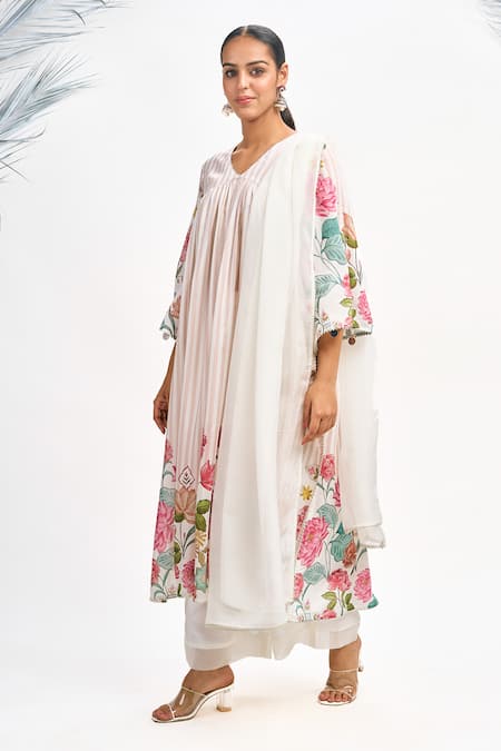 Tanu Malhotra_White Cotton, Organza, Silk Gota Patti V-neck Floral Stripe Print Kurta Set _Online_at_Aza_Fashions