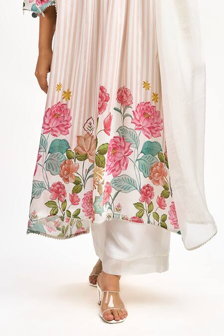 Tanu Malhotra_White Cotton, Organza, Silk Gota Patti V-neck Floral Stripe Print Kurta Set _at_Aza_Fashions