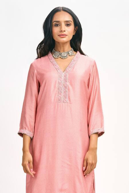 Shop Tanu Malhotra Peach Cotton, Silk Gota Patti, Embroidery V-neck Printed Kurta Dhoti Pant Set Shop_Tanu Malhotra_Peach Cotton, Silk Gota Patti, Embroidery V-neck Printed Kurta Dhoti Pant Set