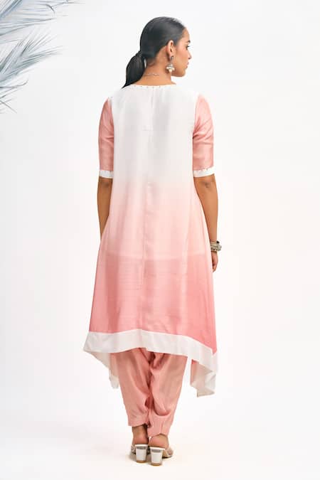 Shop Tanu Malhotra Peach Cotton, Silk, Organza Round Neck Ombre Kurta Set With Printed Dupatta at Aza Fashions Shop_Tanu Malhotra_Peach Cotton, Silk, Organza Round Neck Ombre Kurta Set With Printed Dupatta _at_Aza_Fashions