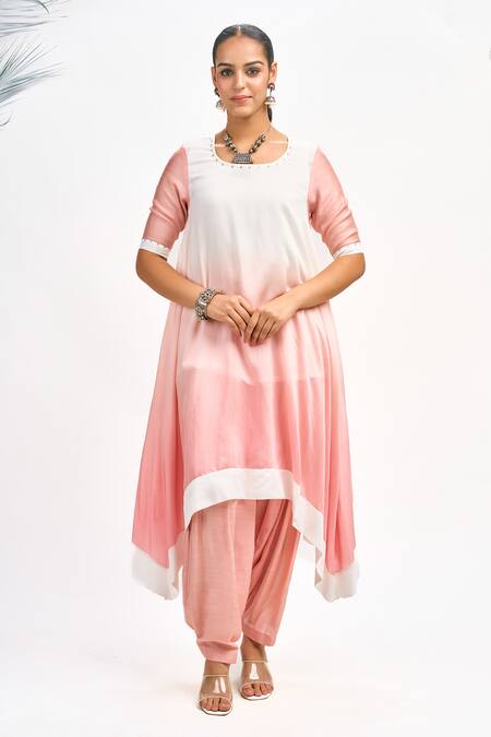 Tanu Malhotra Peach Cotton, Silk, Organza Round Neck Ombre Kurta Set With Printed Dupatta at Aza Fashions Tanu Malhotra_Peach Cotton, Silk, Organza Round Neck Ombre Kurta Set With Printed Dupatta _at_Aza_Fashions