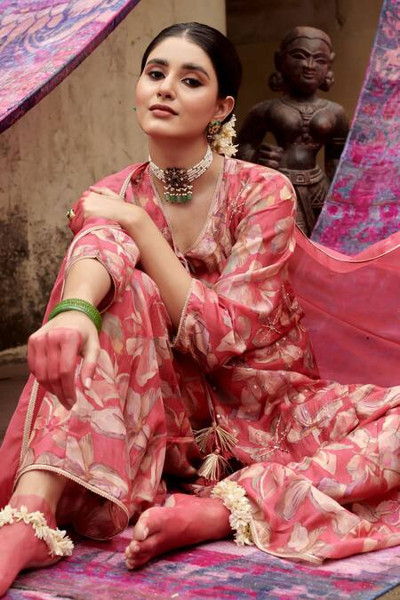 Shop Karaj Jaipur Red Muslin, Organza Sequins, Beads Keyhole Neck Floral Print Kurta Gharara Set Shop_Karaj Jaipur_Red Muslin, Organza Sequins, Beads Keyhole Neck Floral Print Kurta Gharara Set