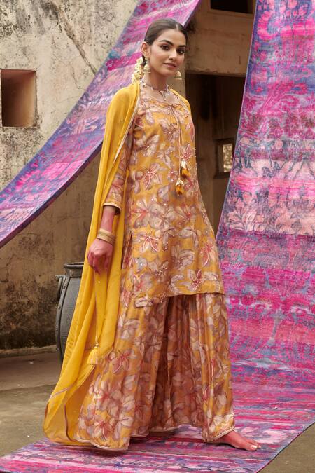 Buy_Karaj Jaipur_Yellow Muslin, Organza Sequins, Beads Keyhole Botanical Print Kurta Gharara Set