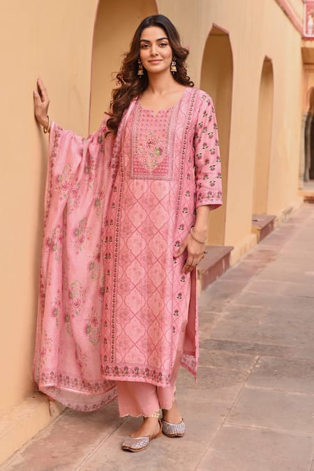 Buy Karaj Jaipur Peach Linen, Cotton Sequins, Gota Patti, Zari Split Mughal Print Kurta Set Online at Aza Fashions Buy_Karaj Jaipur_Peach Linen, Cotton Sequins, Gota Patti, Zari Split Mughal Print Kurta Set _Online_at_Aza_Fashions