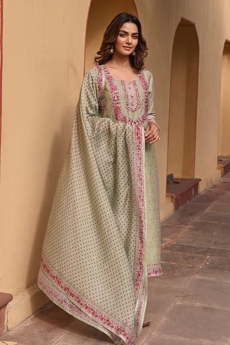 Karaj Jaipur_Green Linen, Cotton Gota Patti, Sequins, Zari, Bouquet Print Kurta Set _at_Aza_Fashions