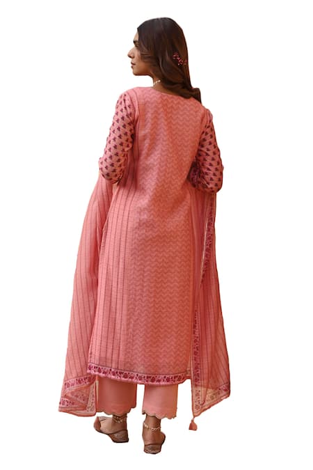 Karaj Jaipur_Orange Linen, Cotton Gota Patti, Sequins, Zari, Chevron Print Kurta Set _Online_at_Aza_Fashions