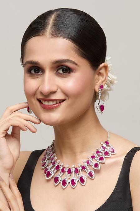 Buy Chaotiq By Arti White Stones, Diamonds Ruby Embellished Necklace Set Buy_Chaotiq By Arti_White Stones, Diamonds Ruby Embellished Necklace Set