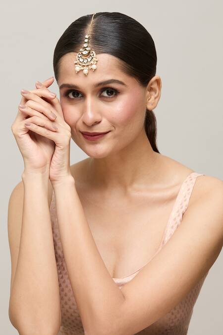 Chaotiq By Arti_Gold Plated Geometric Cutwork Embellished Maangtikka_Online_at_Aza_Fashions