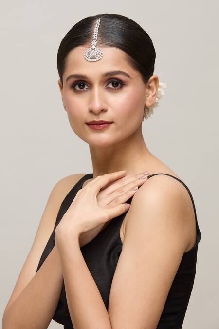 Buy_Chaotiq By Arti_White Oval Cutwork Diamond Studded Maangtikka_Online_at_Aza_Fashions