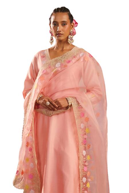 Charu Makkar_Peach Silk, Chanderi, Organza Embroidery, Zari V-neck Floral Kurta Pant Set _Online_at_Aza_Fashions