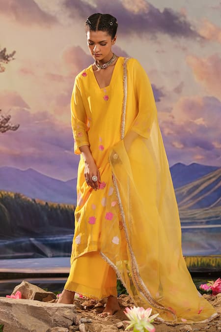 Buy_Charu Makkar_Yellow Chanderi, Organza Embroidery, Zari V-neck Floral Kurta Pant Set _Online_at_Aza_Fashions
