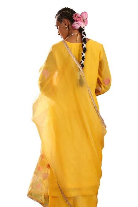 Charu Makkar Yellow Chanderi, Organza Embroidery, Zari Keyhole Neck Floral And Kurta Pant Set Online at Aza Fashions Charu Makkar_Yellow Chanderi, Organza Embroidery, Zari Keyhole Neck Floral And Kurta Pant Set _Online_at_Aza_Fashions
