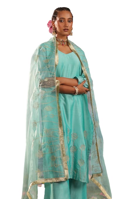 Buy Charu Makkar Blue Silk, Chanderi, Organza Embroidery, Zari V-neck Hem Kurta Pant Set Buy_Charu Makkar_Blue Silk, Chanderi, Organza Embroidery, Zari V-neck Hem Kurta Pant Set