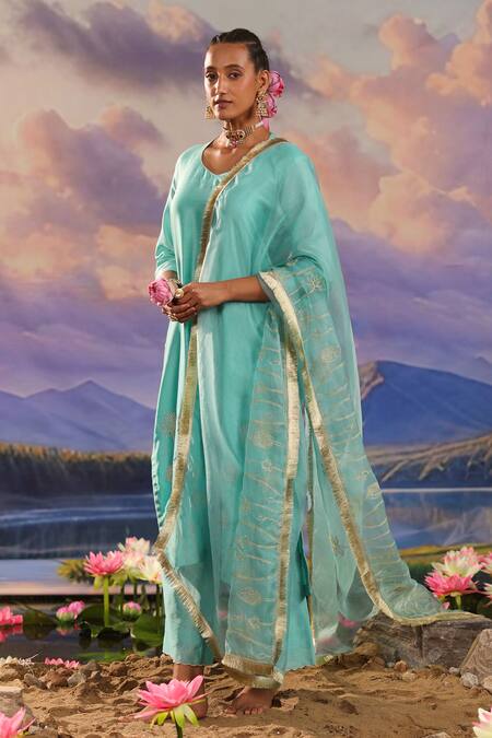 Shop Charu Makkar Blue Silk, Chanderi, Organza Embroidery, Zari V-neck Hem Kurta Pant Set Shop_Charu Makkar_Blue Silk, Chanderi, Organza Embroidery, Zari V-neck Hem Kurta Pant Set