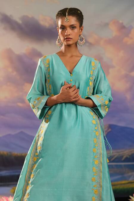 Charu Makkar_Blue Silk, Chanderi Embroidery V-neck Floral Kurta And Pant Set _at_Aza_Fashions