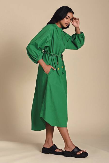 Buy Kanelle Green Cotton Poplin Solid Round Collar Sage Curved Hem Midi Dress With Belt Online at Aza Fashions Buy_Kanelle_Green Cotton Poplin Solid Round Collar Sage Curved Hem Midi Dress With Belt_Online_at_Aza_Fashions