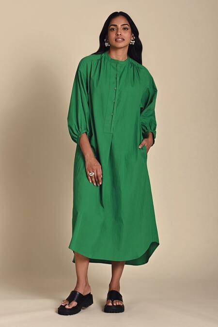 Shop Kanelle Green Cotton Poplin Solid Round Collar Sage Curved Hem Midi Dress With Belt Online at Aza Fashions Shop_Kanelle_Green Cotton Poplin Solid Round Collar Sage Curved Hem Midi Dress With Belt_Online_at_Aza_Fashions