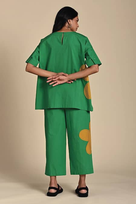 Shop Kanelle Green Cotton Poplin Patch Fleur Round Neck Freya Work Top With Pant at Aza Fashions Shop_Kanelle_Green Cotton Poplin Patch Fleur Round Neck Freya Work Top With Pant_at_Aza_Fashions