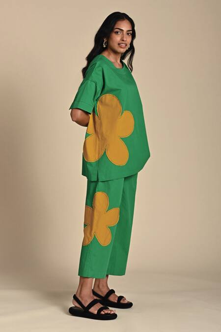 Buy Kanelle Green Cotton Poplin Patch Fleur Round Neck Freya Work Top With Pant Online at Aza Fashions Buy_Kanelle_Green Cotton Poplin Patch Fleur Round Neck Freya Work Top With Pant_Online_at_Aza_Fashions