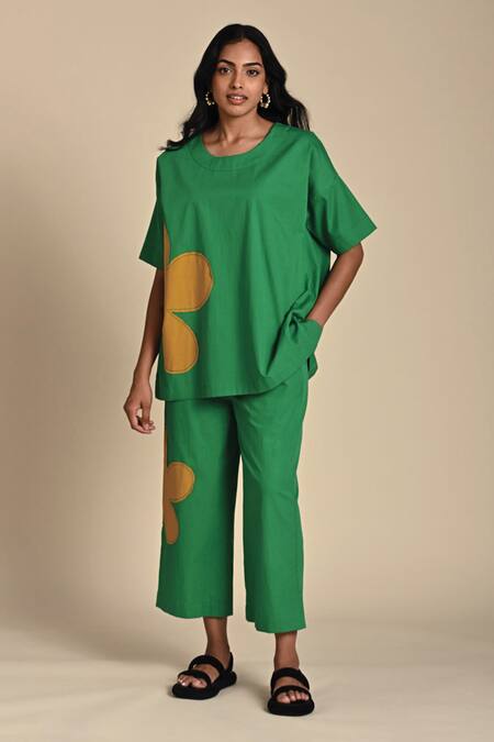 Shop Kanelle Green Cotton Poplin Patch Fleur Round Neck Freya Work Top With Pant Online at Aza Fashions Shop_Kanelle_Green Cotton Poplin Patch Fleur Round Neck Freya Work Top With Pant_Online_at_Aza_Fashions