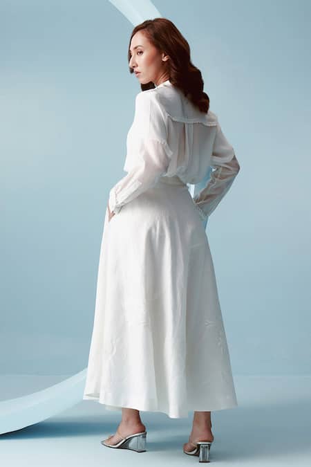 Shop Kavya Singh Kundu White Chanderi Applique Floral Sawyer Skirt at Aza Fashions Shop_Kavya Singh Kundu_White Chanderi Applique Floral Sawyer Skirt _at_Aza_Fashions