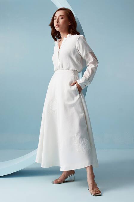 Buy Kavya Singh Kundu White Chanderi Applique Floral Sawyer Skirt Online at Aza Fashions Buy_Kavya Singh Kundu_White Chanderi Applique Floral Sawyer Skirt _Online_at_Aza_Fashions