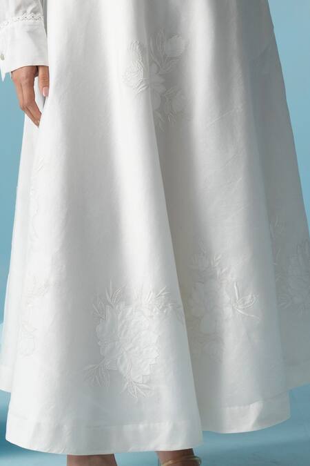 Shop Kavya Singh Kundu White Chanderi Applique Floral Sawyer Skirt Online at Aza Fashions Shop_Kavya Singh Kundu_White Chanderi Applique Floral Sawyer Skirt _Online_at_Aza_Fashions