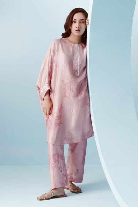 Shop Kavya Singh Kundu Pink Handwoven Mulberry Silk Print Gardenia Round Neck Tachi Tunic With Pant Online at Aza Fashions Shop_Kavya Singh Kundu_Pink Handwoven Mulberry Silk Print Gardenia Round Neck Tachi Tunic With Pant _Online_at_Aza_Fashions