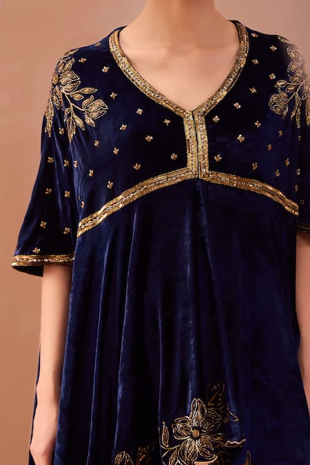 Parul Gandhi_Blue Velvet Sequins, Embroidery V-neck Hand Kurta And Pant Set _Online_at_Aza_Fashions