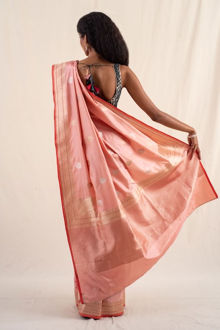 Priyanka Raajiv Arshiya Floral Pattern Saree With Unstitched Blouse Piece 