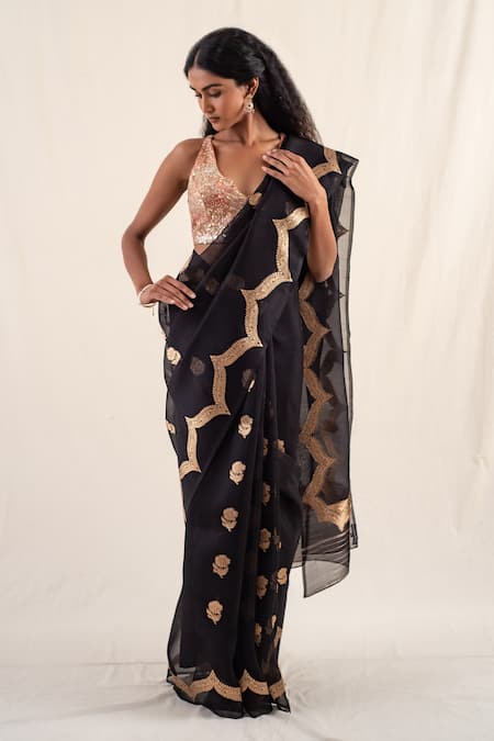 Priyanka Raajiv_Black , Chaura Floral Pattern Saree With Unstitched Blouse Piece _Online_at_Aza_Fashions