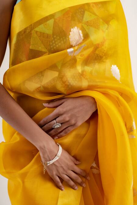 Buy_Priyanka Raajiv_Yellow Silk Embroidery Chira Floral Pattern Saree With Unstitched Blouse Piece 