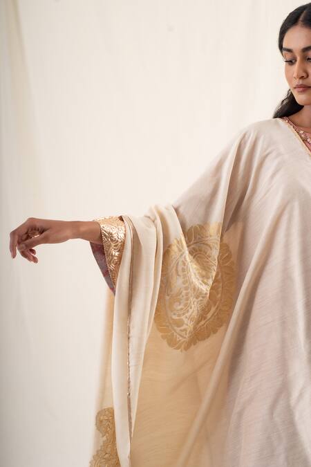 Buy_Priyanka Raajiv_Ivory Silk Brocade Floral Jhankaar And Paisley Pattern Dupatta _Online_at_Aza_Fashions